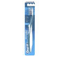 Cepillo de Dientes Manual Pro-Expert CrossAction All In One, 40 Mediano, Oral-B