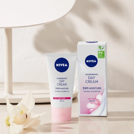 Nivea 24h Hydration, cremă de zi hrănitoare, piele uscată și sensibilă, 50 ml