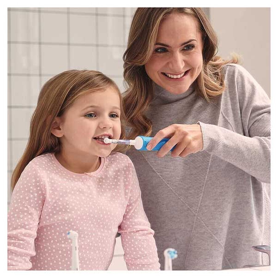 Oral-B Kids Stages Power, embouts de brosse à dents électrique, Frozen EB10s-4, plus de 3 ans, ultra doux, 4 pièces