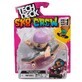 Sk8 Crew Mini monopat&#237;n y figura con gorra Sk8 Crew morada, 9,6 cm, 5 a&#241;os+, Tech Dech