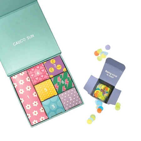 Armband und Charms Geschenkset - Kalender zum Feiern - Cool To Be Kind