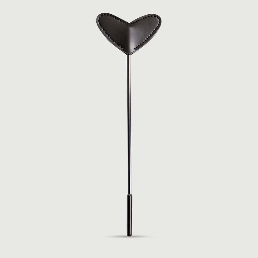 Cupid Strike Serie Heart Tip Leder Crop 33 cm - Schwarz