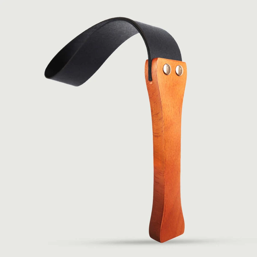 Correa de castigo de cuero con asa de madera - Negro/Marrón