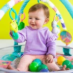 Bright Starts Palestrina 4-in-1-Multifunktionsspielzeug mit Musik, 5 Spielzeugen, einem Stützkissen und Bällen