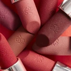 Deborah Milano Red Mat – ruj mat cu finisaj catifelat nr. 2, maro închis