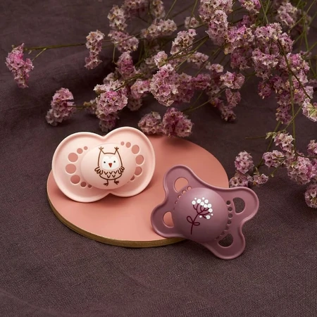 Mam Original - 2 suzete cu tetină din silicon pentru copii de la 6 luni în sus, cu modele feminine asortate